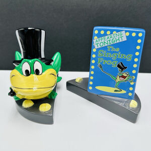 WB Michigan J. Frog & Top Hat Salt and Pepper Shaker Set 1999 Singing Frog